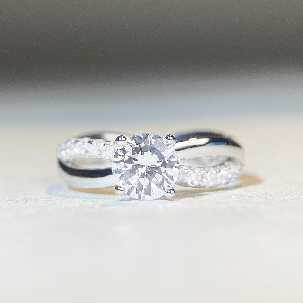 1 Karat Classic Four-claw Ring Winding Twisted Arm Moissanite